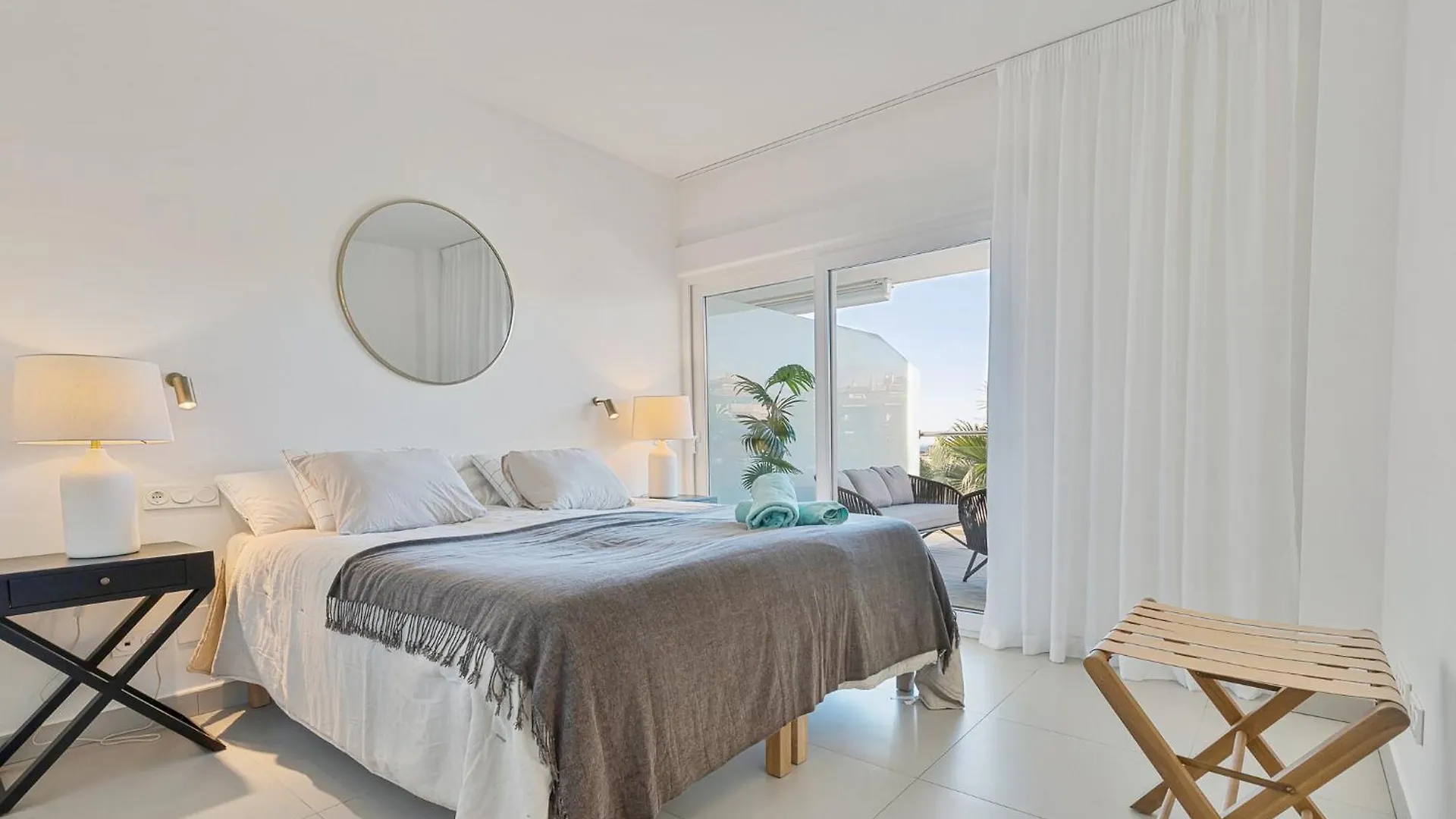 Luxurious 3-Bed And 3 Bathroom Apartment - Reserva Del Higueron Malaga 0*,  Spain