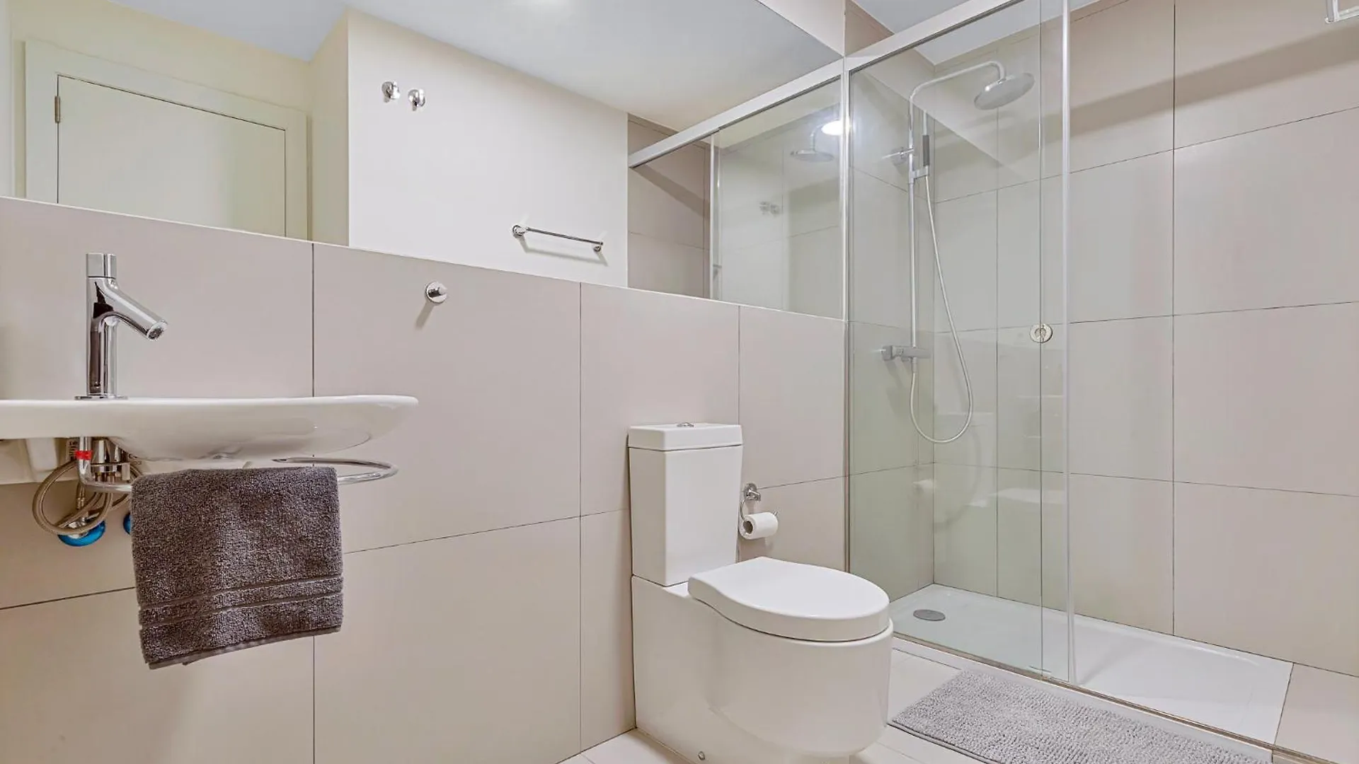 Luxurious 3-Bed And 3 Bathroom Apartment - Reserva Del Higueron Malaga 0*,